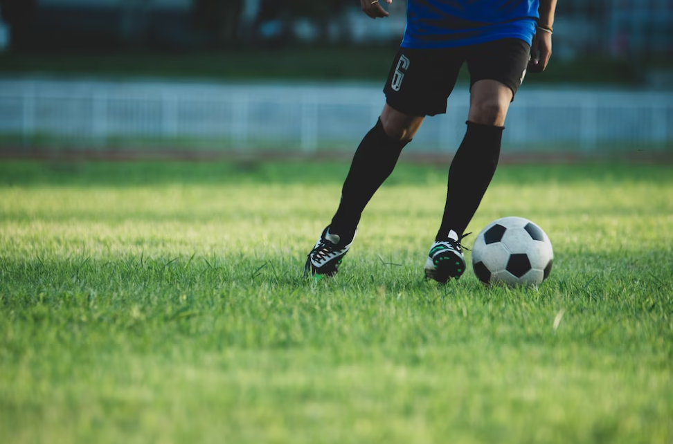  soccer player are going to kick the ball on the stadium